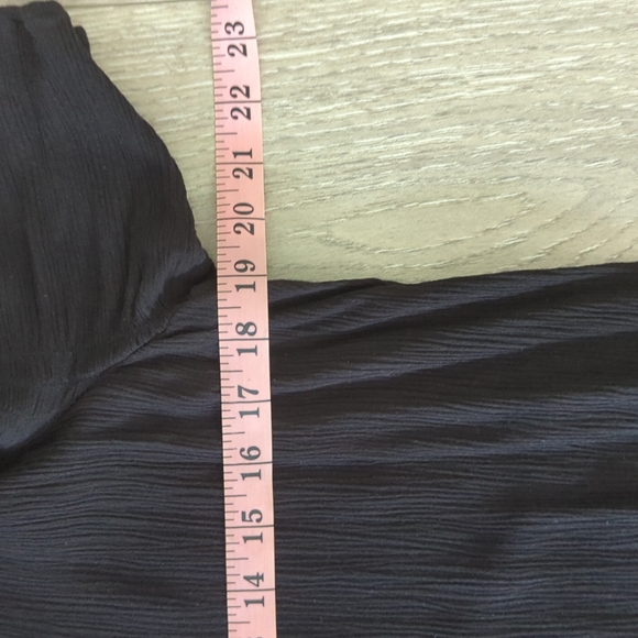 A.n.a. Cold Shoulder Top size XL - Picture 4 of 6